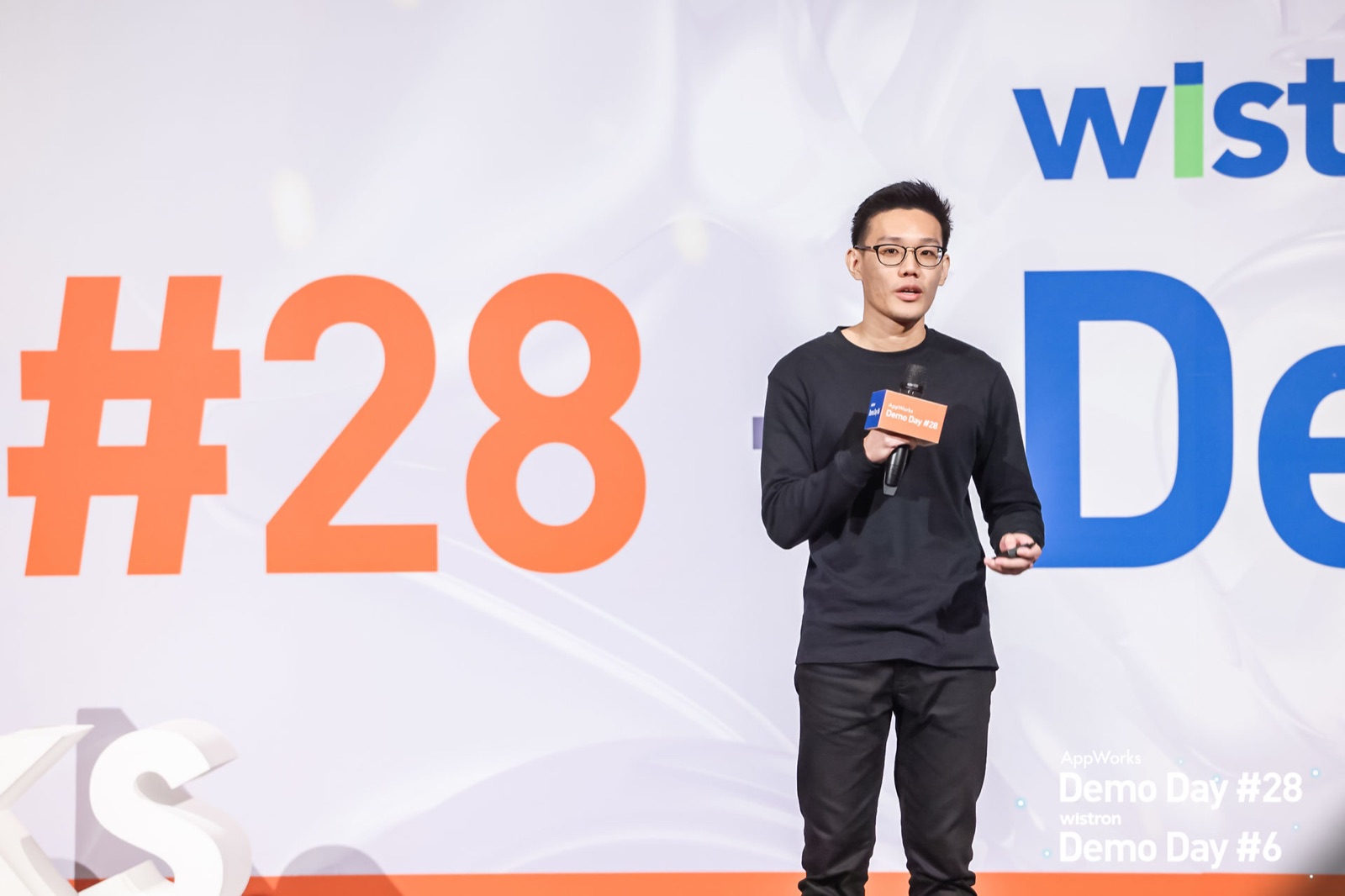 Felix presenting at AppWorks Demo Day #28